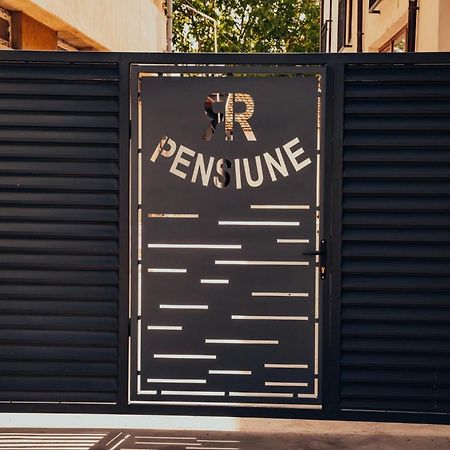 Pensiunea R&R Bailesti エクステリア 写真