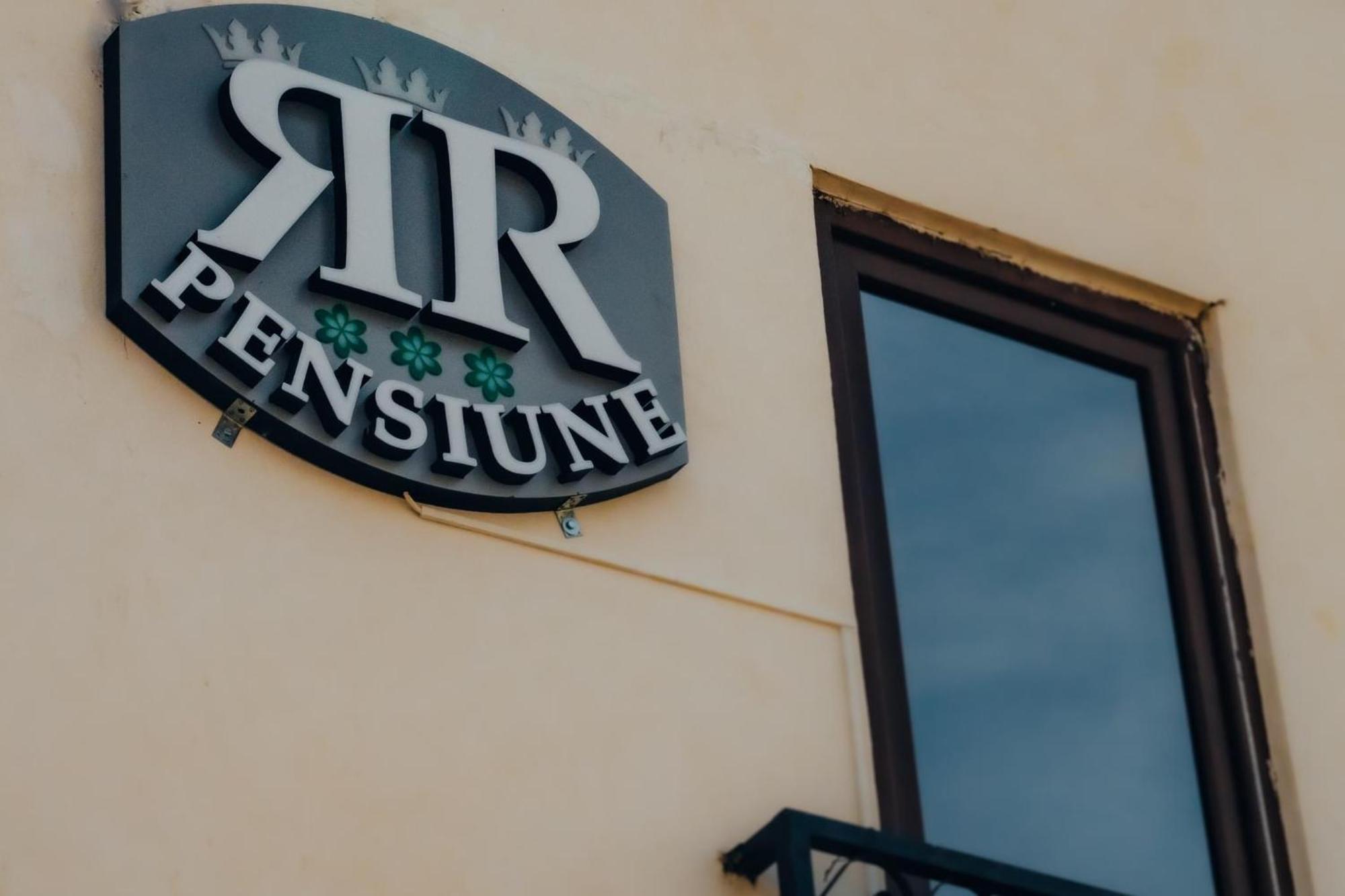 Pensiunea R&R Bailesti エクステリア 写真