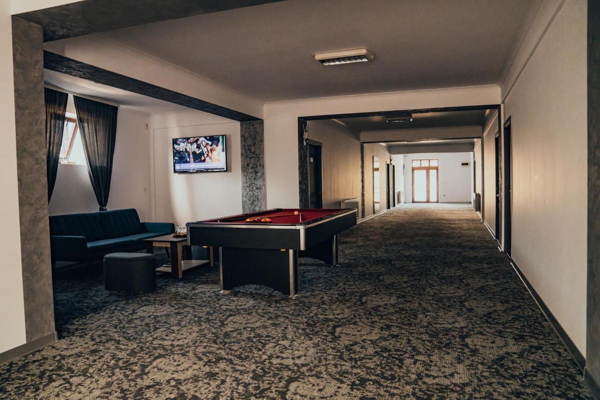 Pensiunea R&R Bailesti エクステリア 写真